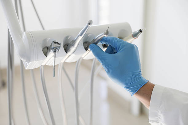 Professional Tooth Extraction technician working in Taft Mosswood, CA
